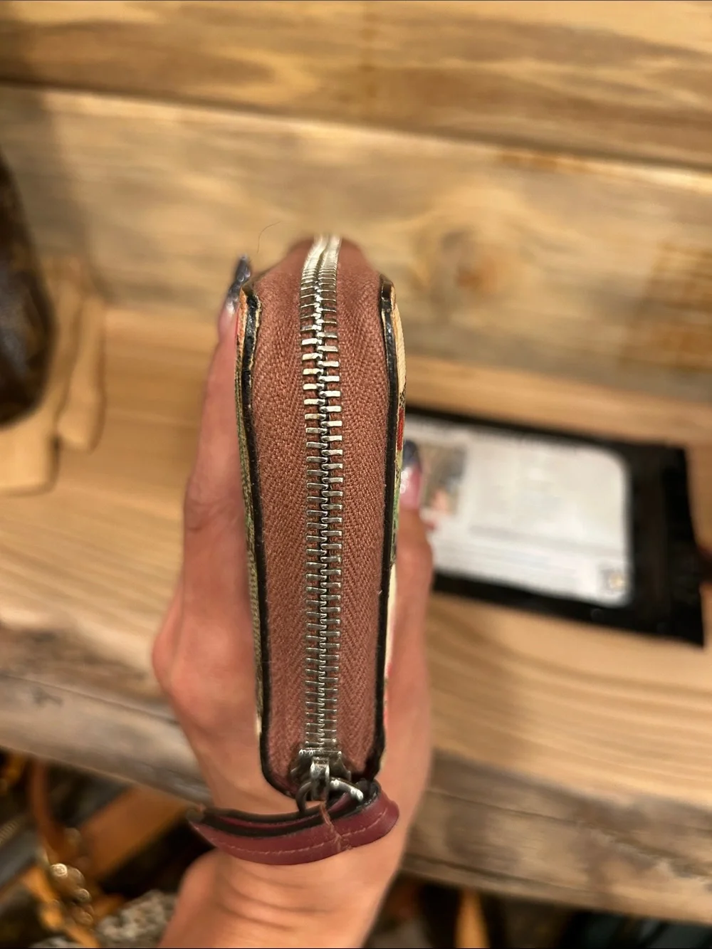 Gucci zip around